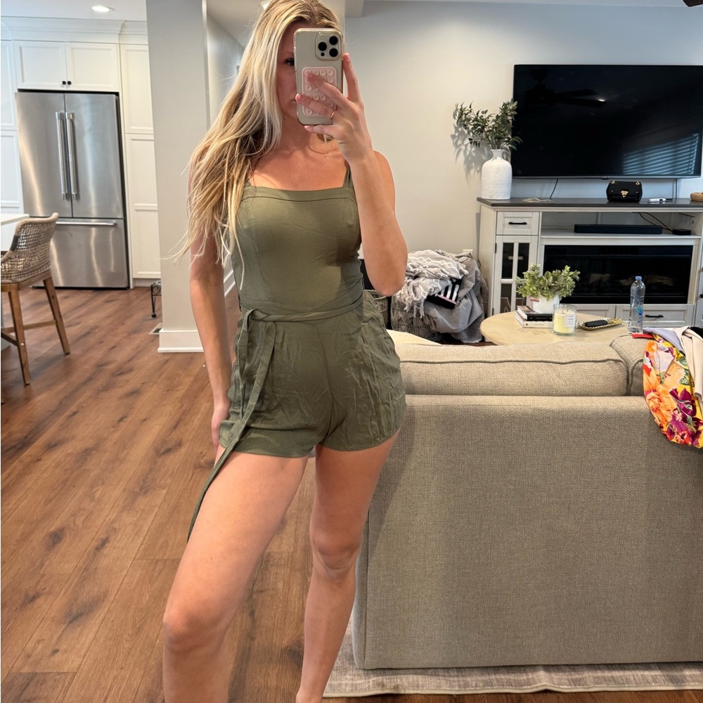 Hollister Romper Size small
